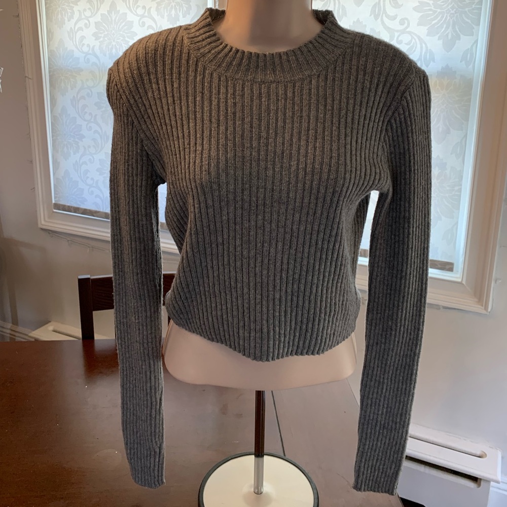 Brandy Melville cropped sweater